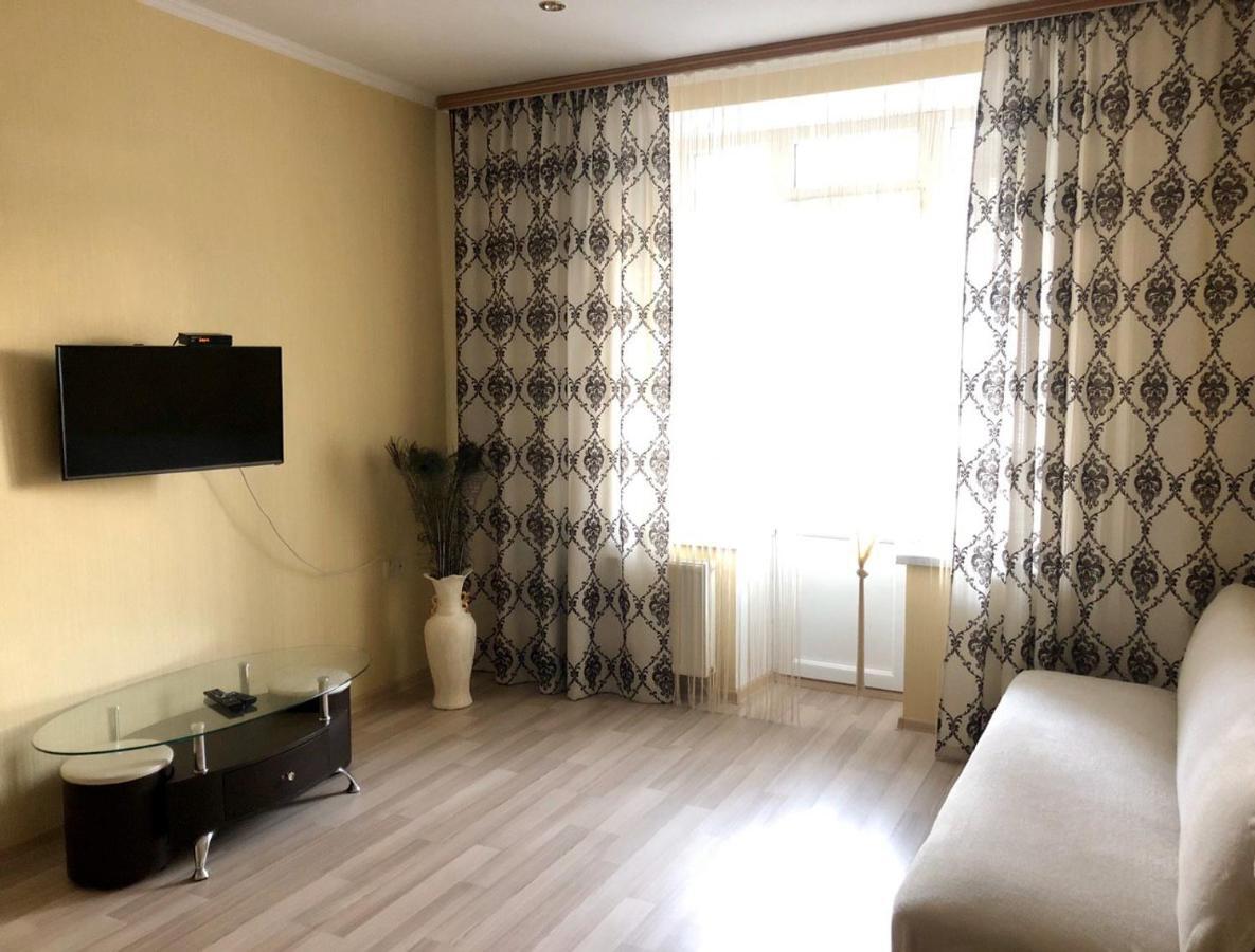 Apartment In The Center Черкаси Екстериор снимка
